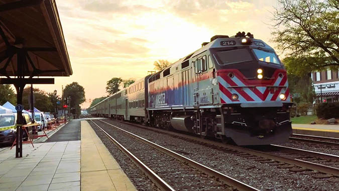 Metra operates on BNSF’s line at the Hinsdale, Illinois station.
