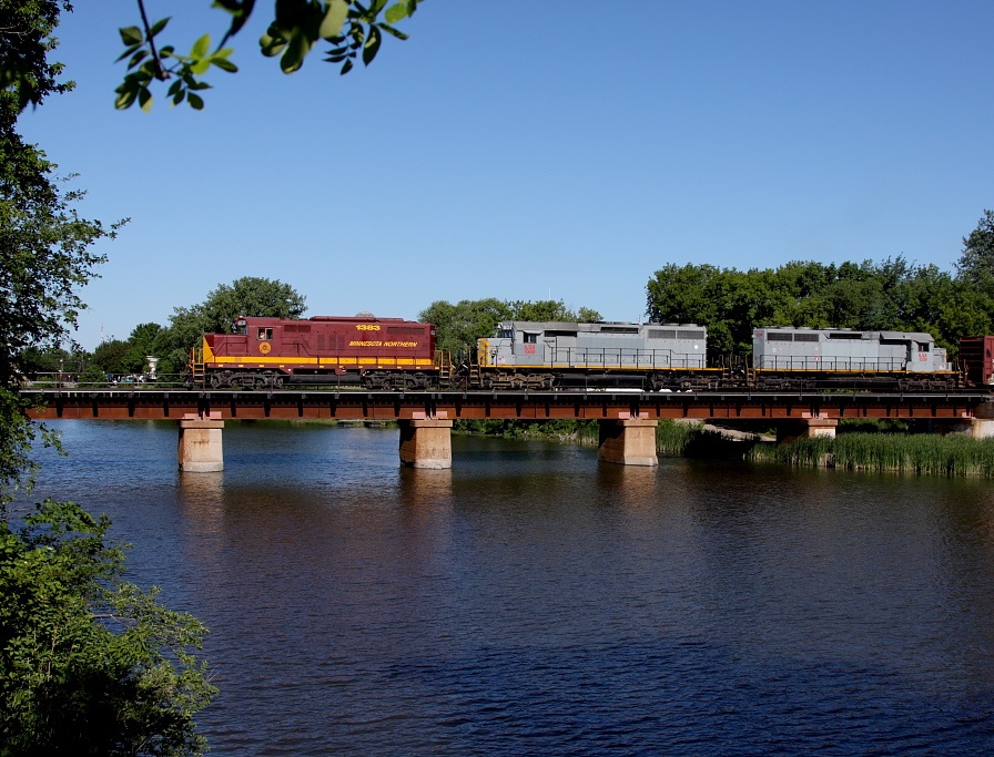 BNSF awarded Minnesota Northern (MNN) with a special recognition award for consistently providing quality service to customers.