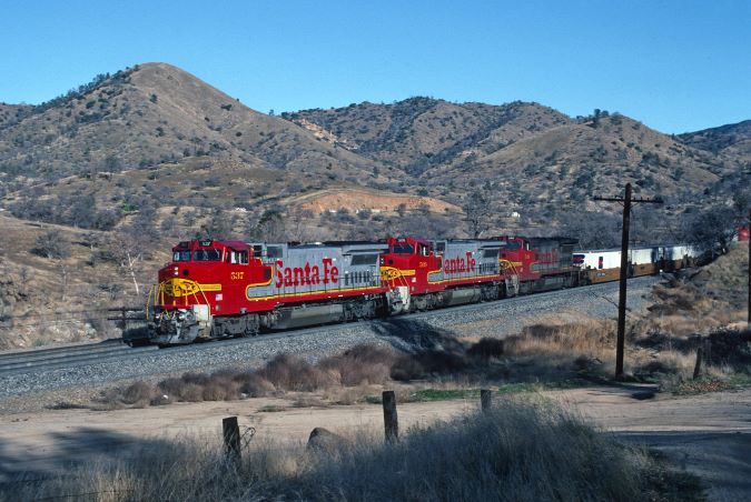 Santa Fe Locomotives boasting its signature Warbonnet paint scheme