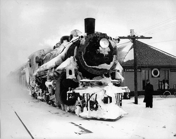 A NP locomotive approaching Carrington, North Dakota