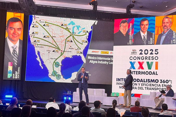 BNSF Group Vice President of Consumer Products Jon Gabriel, left, introduces Quantum de México to customers with J.B. Hunt EVP of Sales and Marketing Spencer Frazier at Congreso Intermodal AMTI 2025 in Nuevo Vallarta, Mexico. BNSF Group Vice President of Consumer Products Jon Gabriel, left, introduces Quantum de México to customers with J.B. Hunt EVP of Sales and Marketing Spencer Frazier at Congreso Intermodal AMTI 2025 in Nuevo Vallarta, Mexico.