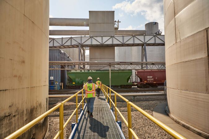 BNSF has long provided transportation services for United Sugar, featured at one of their plants. 